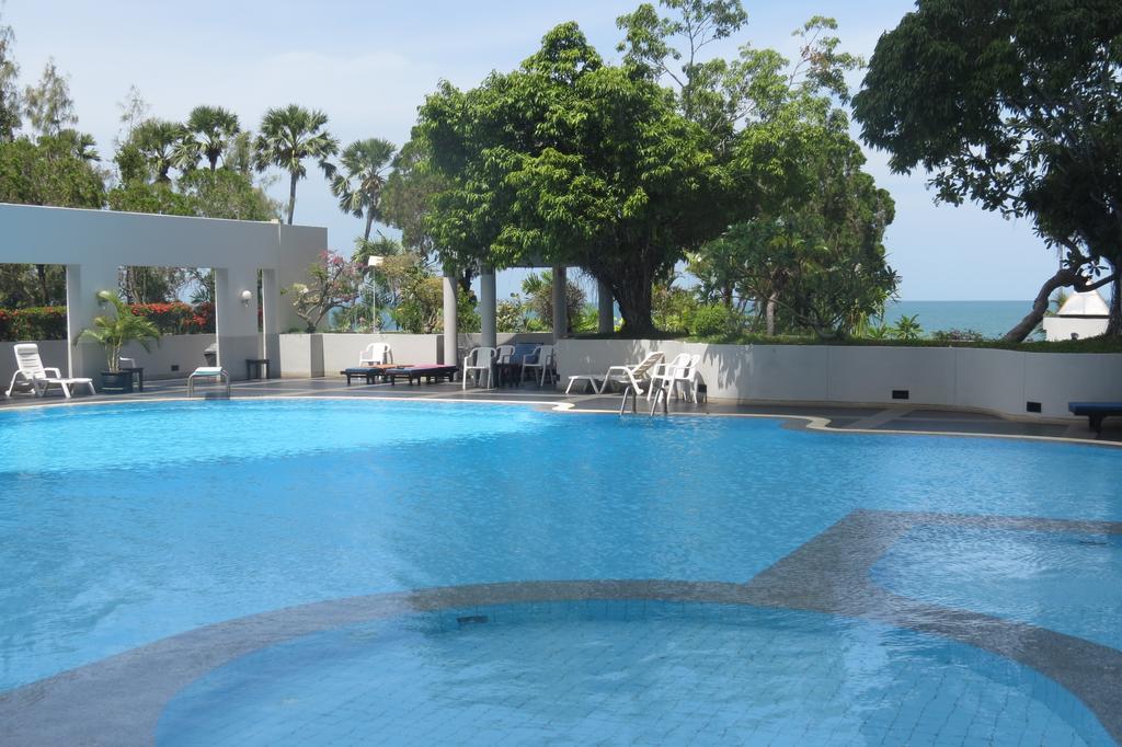 Jomtien Plaza Suite Apartments ภายนอก รูปภาพ