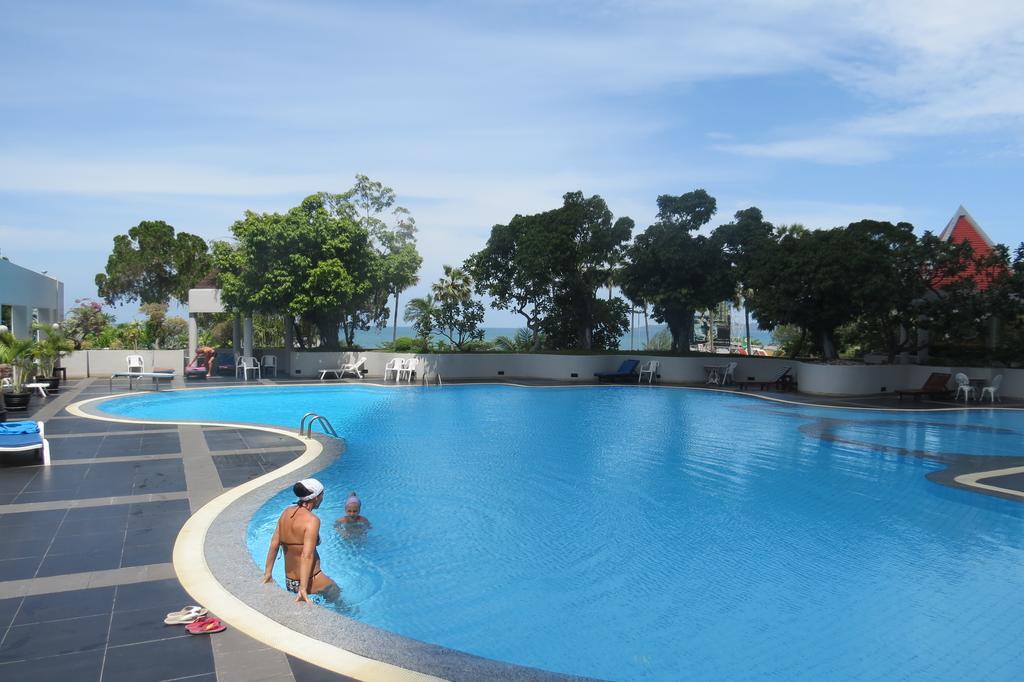 Jomtien Plaza Suite Apartments ภายนอก รูปภาพ