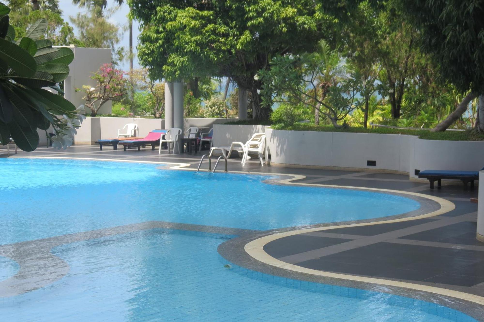 Jomtien Plaza Suite Apartments ภายนอก รูปภาพ